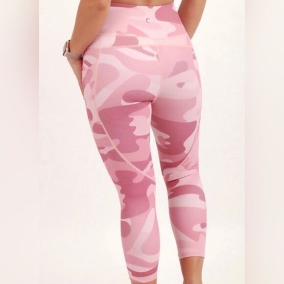 Zyia Light N Tight Capri Leggings - Picture 4 of 10